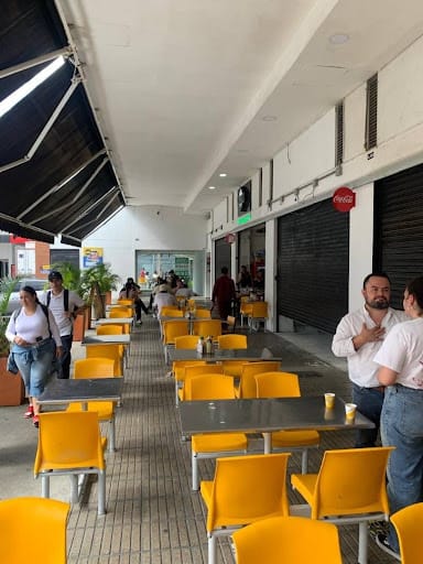 Local en arriendo en La Aguacatala, Medellín, 30 m² · foto 3 de 8