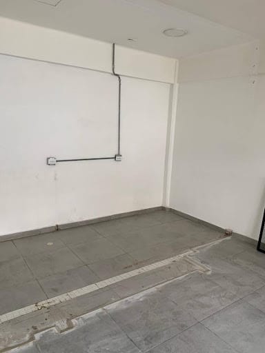 Local en arriendo en La Aguacatala, Medellín, 30 m² · foto 4 de 8