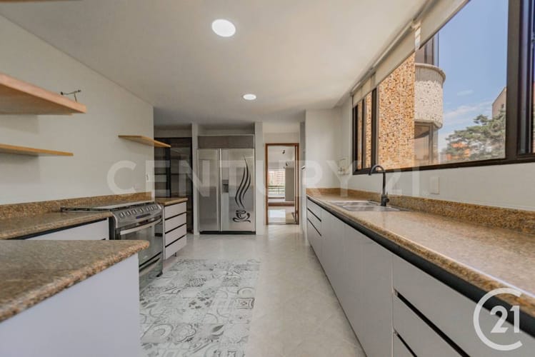 Apartamento de 3 alcobas en arriendo en Urbanizacion Altos De Torremolinos, Medellín, 420 m² · foto 2 de 23