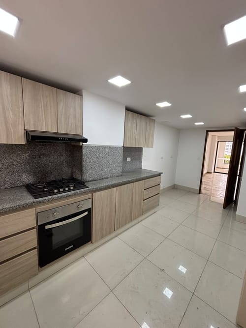 Apartamento de 6 alcobas en arriendo en Santa Teresita, Cali, 270 m² · foto 3 de 24