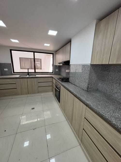 Apartamento de 6 alcobas en arriendo en Santa Teresita, Cali, 270 m² · foto 2 de 24