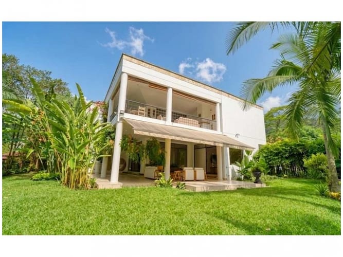 Casa de 5 alcobas en venta en El Poblado, Medellín, 640 m² · foto 1 de 17