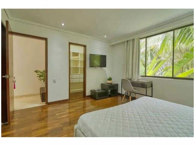 Casa de 5 alcobas en venta en El Poblado, Medellín, 640 m² · foto 4 de 17