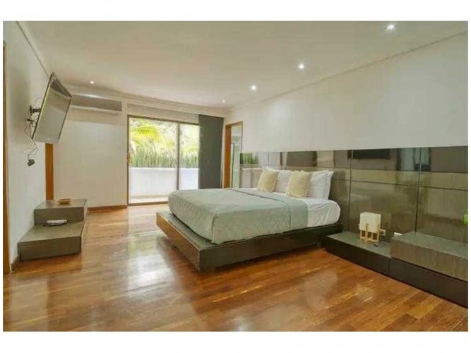 Casa de 5 alcobas en venta en El Poblado, Medellín, 640 m² · foto 6 de 17