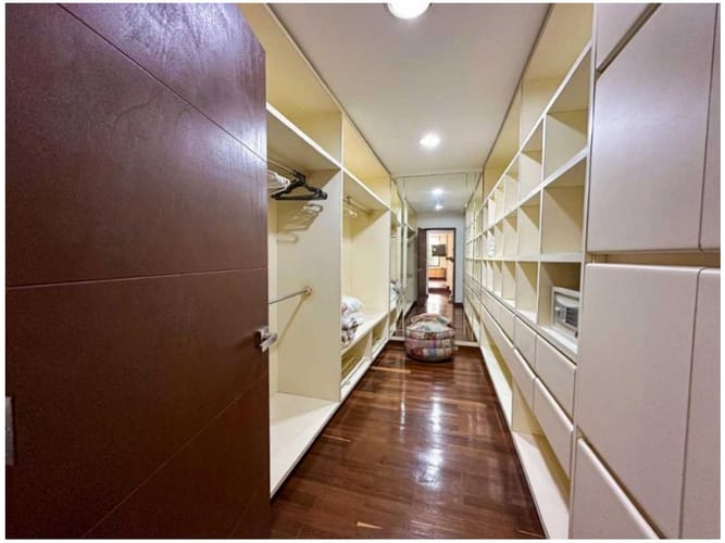 Casa de 5 alcobas en venta en El Poblado, Medellín, 640 m² · foto 9 de 17
