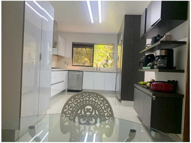 Casa de 5 alcobas en venta en El Poblado, Medellín, 640 m² · foto 10 de 17