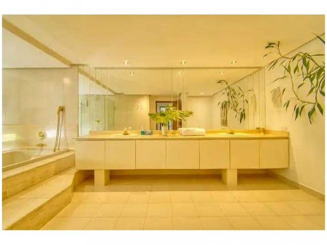 Casa de 5 alcobas en venta en El Poblado, Medellín, 640 m² · foto 11 de 17