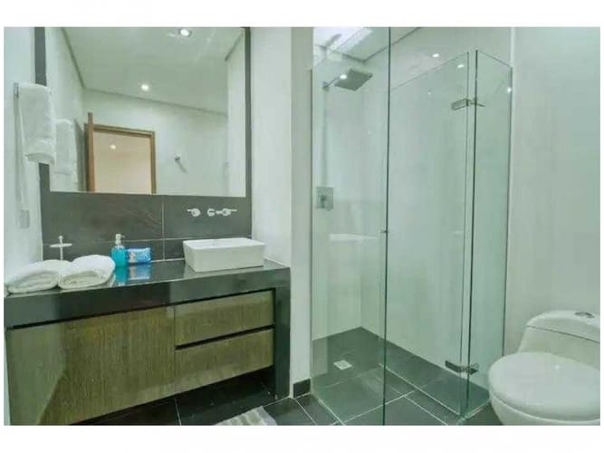 Casa de 5 alcobas en venta en El Poblado, Medellín, 640 m² · foto 13 de 17