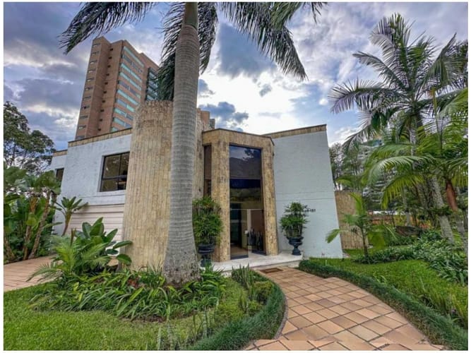 Casa de 5 alcobas en venta en El Poblado, Medellín, 640 m² · foto 15 de 17