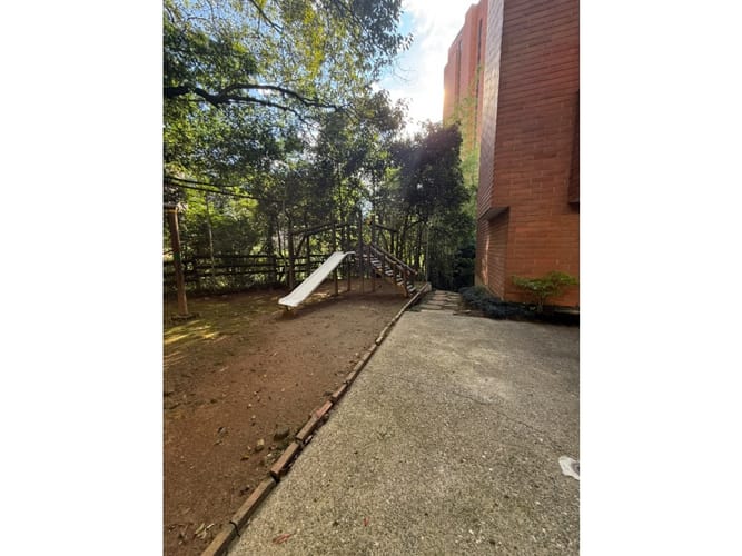 Apartamento de 3 alcobas en venta en Los Naranjos, Medellín, 121 m² · foto 21 de 22
