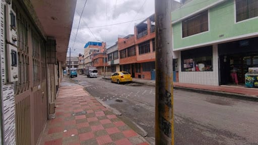 Casa de 10 alcobas en venta en La Riviera, Bogotá, 252 m² · foto 4 de 24