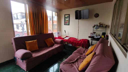 Casa de 10 alcobas en venta en La Riviera, Bogotá, 252 m² · foto 13 de 24