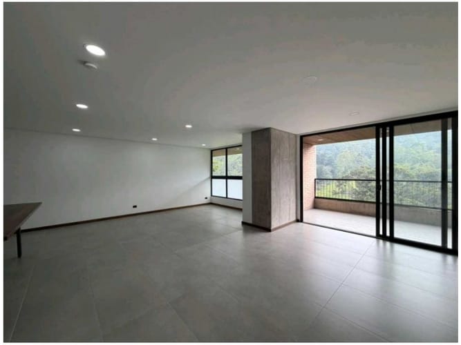 Apartamento de 2 alcobas en venta en Altos Del Poblado, Medellín, 142 m² · foto 4 de 11