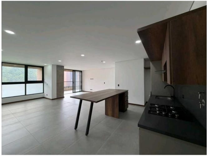 Apartamento de 2 alcobas en venta en Altos Del Poblado, Medellín, 142 m² · foto 7 de 11
