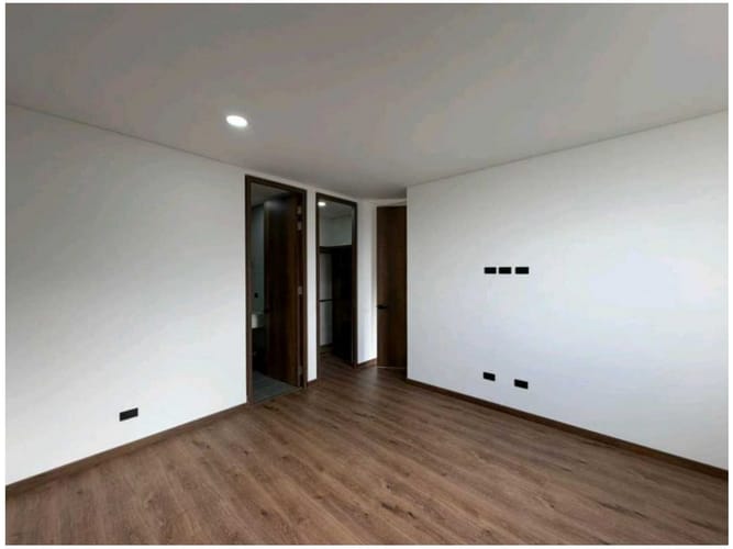 Apartamento de 2 alcobas en venta en Altos Del Poblado, Medellín, 142 m² · foto 8 de 11