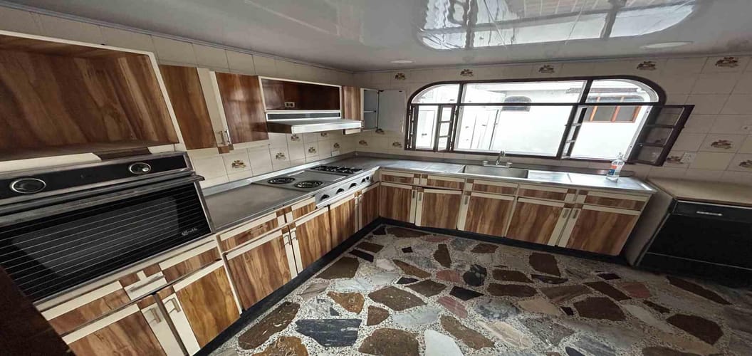 Casa de 7 alcobas en venta en Alamos, Pereira, 364 m² · foto 3 de 18