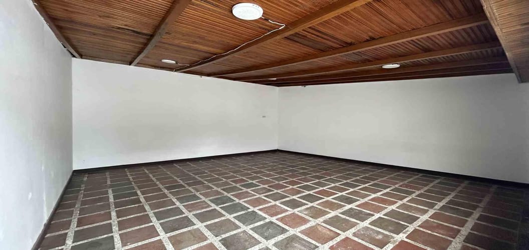 Casa de 7 alcobas en venta en Alamos, Pereira, 364 m² · foto 10 de 18