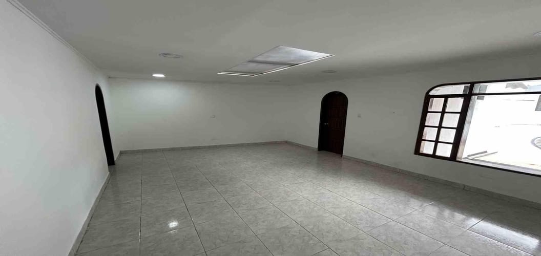 Casa de 7 alcobas en venta en Alamos, Pereira, 364 m² · foto 11 de 18