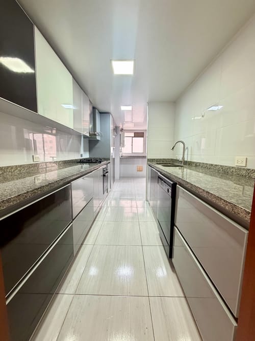 Apartamento en venta en Lagos De Cordoba, Bogotá · foto 3 de 24