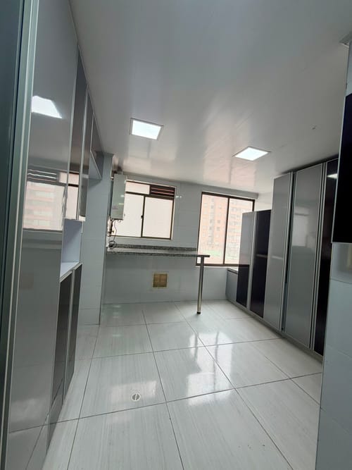Apartamento en venta en Lagos De Cordoba, Bogotá · foto 6 de 24