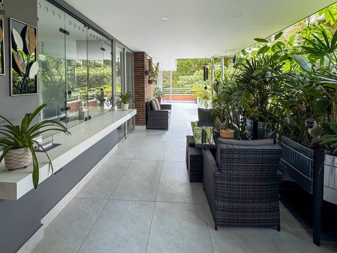Apartamento de 3 alcobas en venta en El Poblado, Medellín, 148 m² · foto 14 de 15