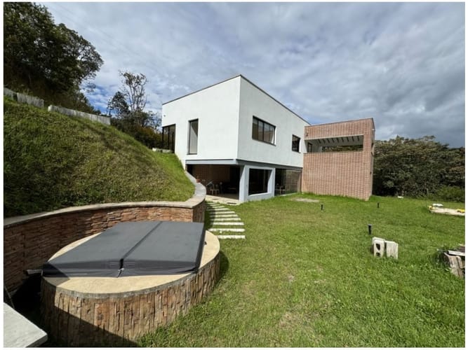 Casa de 3 alcobas en venta en Pantanillo, Envigado, 396 m² · foto 2 de 24