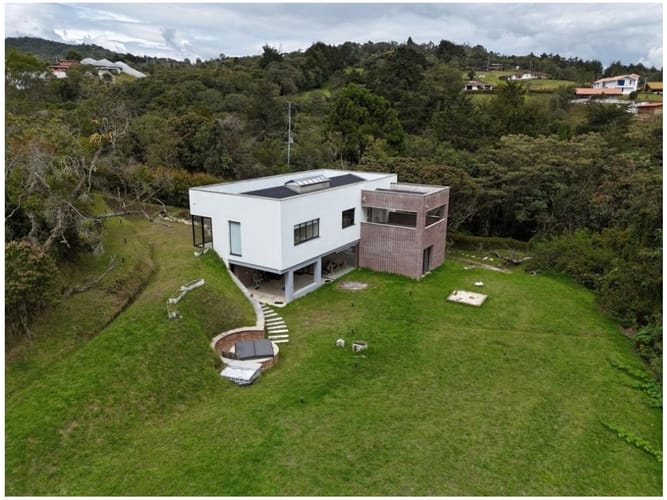 Casa de 3 alcobas en venta en Pantanillo, Envigado, 396 m² · foto 3 de 24