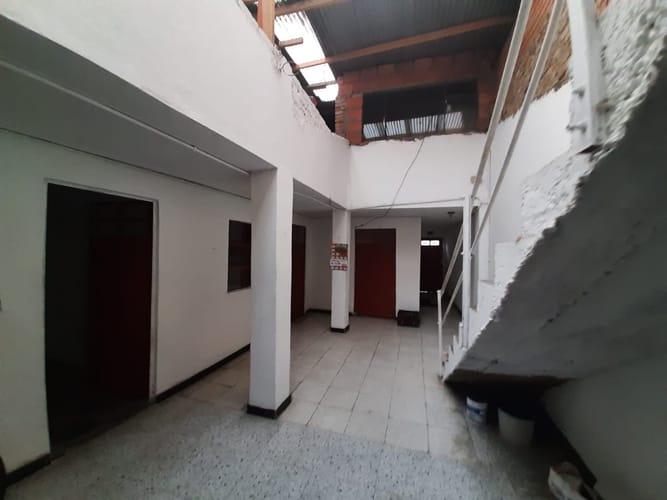 Casa de 9 alcobas en venta en Las Acacias, Bogotá, 240 m² · foto 9 de 18
