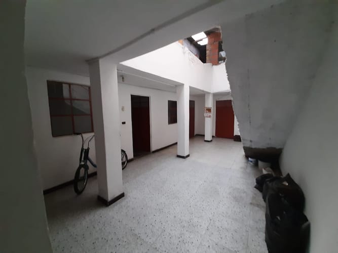 Casa de 9 alcobas en venta en Las Acacias, Bogotá, 240 m² · foto 10 de 18