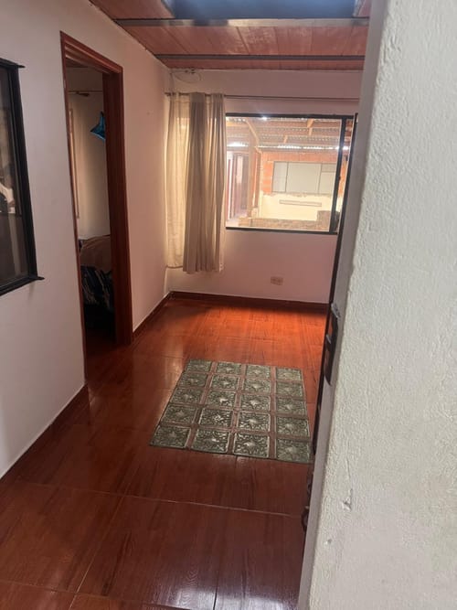 Casa de 9 alcobas en venta en Las Acacias, Bogotá, 240 m² · foto 14 de 18