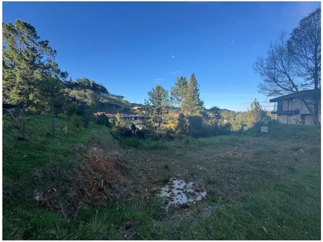 Lote en venta en Escobero, Envigado, 1500 m² · foto 2 de 2