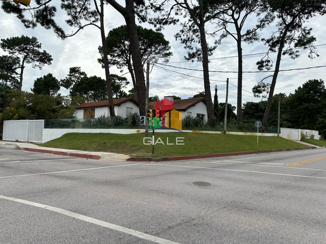 Casa ideal para clinica privada, zona comercial, Punta del Este · Foto 2
