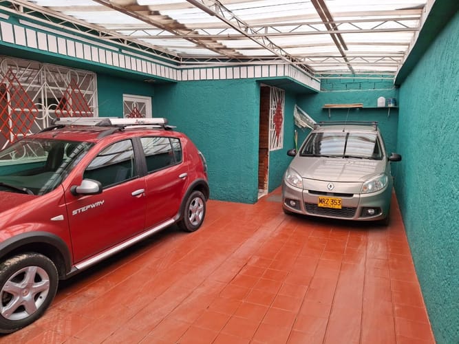 Casa de 9 alcobas en venta en Alqueria La Fragua, Bogotá, 233 m² · foto 11 de 24