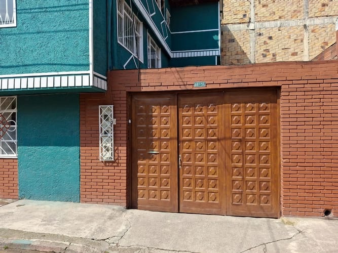Casa de 9 alcobas en venta en Alqueria La Fragua, Bogotá, 233 m² · foto 3 de 24