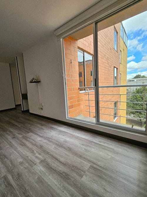 Apartamento de 2 alcobas en arriendo en San Cipriano, Bogotá, 58 m² · foto 2 de 18