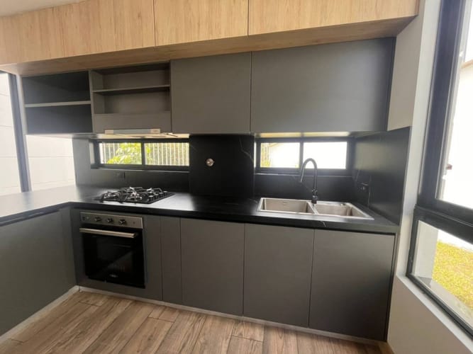 Casa de 3 alcobas en venta en Llano Grande, Rionegro, 220 m² · foto 3 de 24