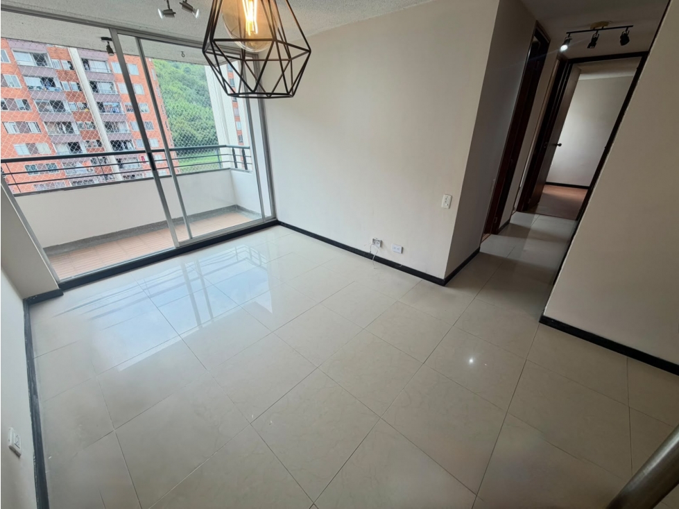 Apartamento en Arriendo en Loma de los bernal, Medellín