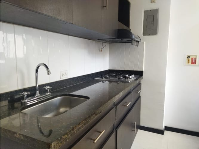 Apartamento de 3 alcobas en arriendo en Loma De Los Bernal, Medellín, 65 m² · foto 2 de 14