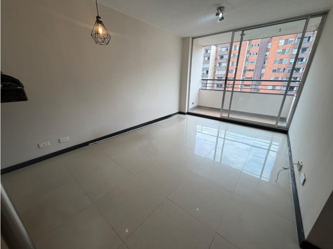 Apartamento de 3 alcobas en arriendo en Loma De Los Bernal, Medellín, 65 m² · foto 3 de 14