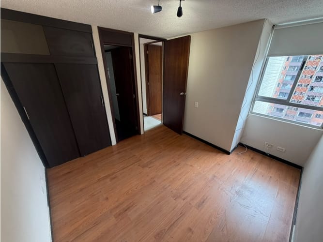 Apartamento de 3 alcobas en arriendo en Loma De Los Bernal, Medellín, 65 m² · foto 8 de 14