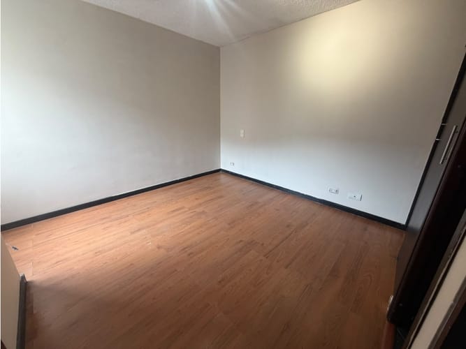 Apartamento de 3 alcobas en arriendo en Loma De Los Bernal, Medellín, 65 m² · foto 9 de 14