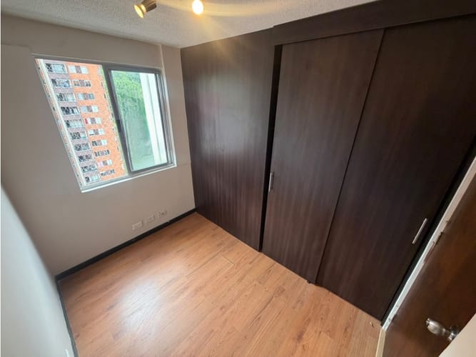Apartamento de 3 alcobas en arriendo en Loma De Los Bernal, Medellín, 65 m² · foto 10 de 14