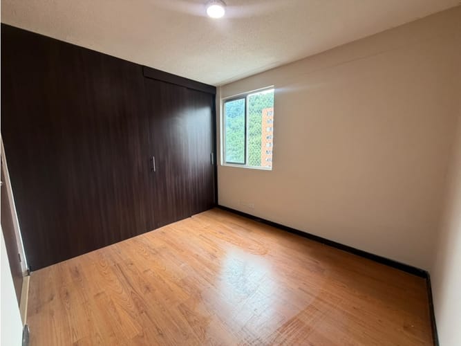 Apartamento de 3 alcobas en arriendo en Loma De Los Bernal, Medellín, 65 m² · foto 12 de 14