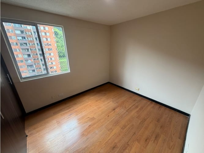 Apartamento de 3 alcobas en arriendo en Loma De Los Bernal, Medellín, 65 m² · foto 13 de 14