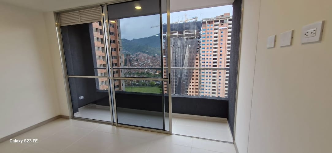 Apartamento de 3 alcobas en venta en Centro, Itagüí, 67 m² · foto 4 de 20