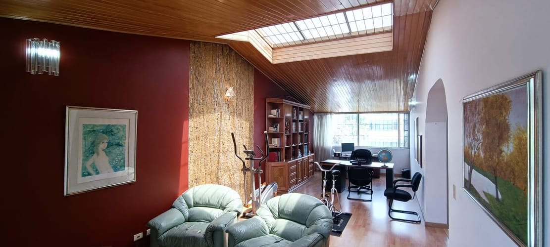 Casa de 4 alcobas en venta en Niza, Bogotá, 326 m² · foto 2 de 18