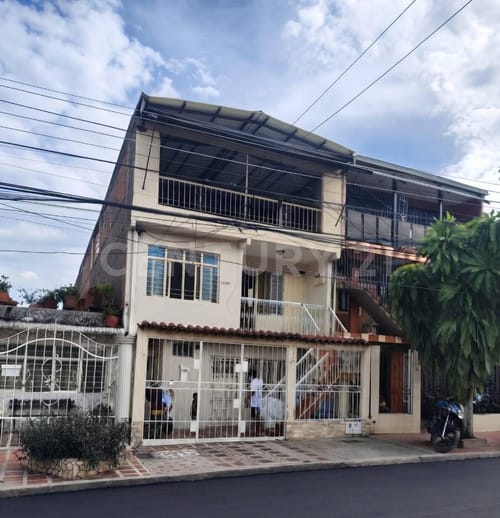 Casa de 8 alcobas en venta en Nueva Floresta Del Ict, Cali, 300 m² · foto 2 de 8