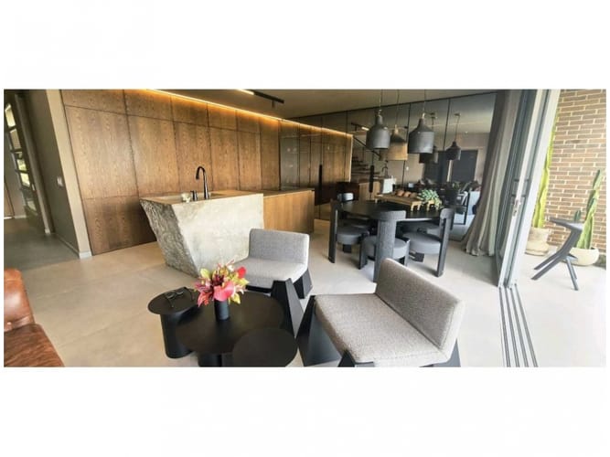 Casa de 3 alcobas en venta en Loma El Atravesado, Medellín, 240 m² · foto 1 de 24
