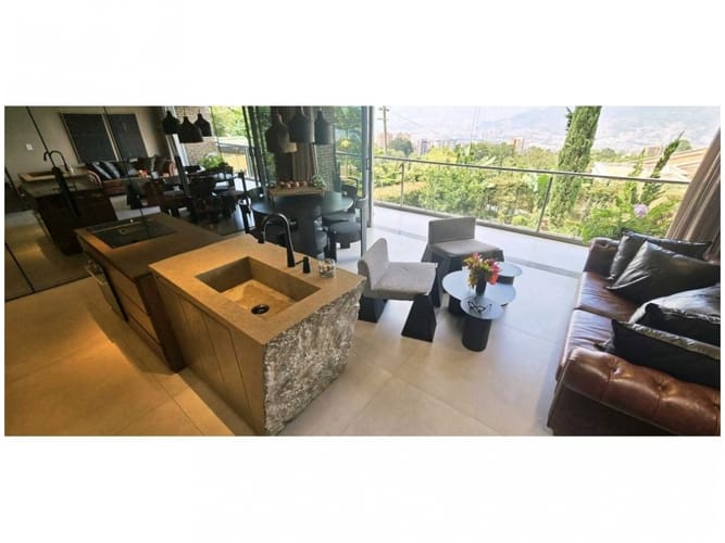 Casa de 3 alcobas en venta en Loma El Atravesado, Medellín, 240 m² · foto 4 de 24