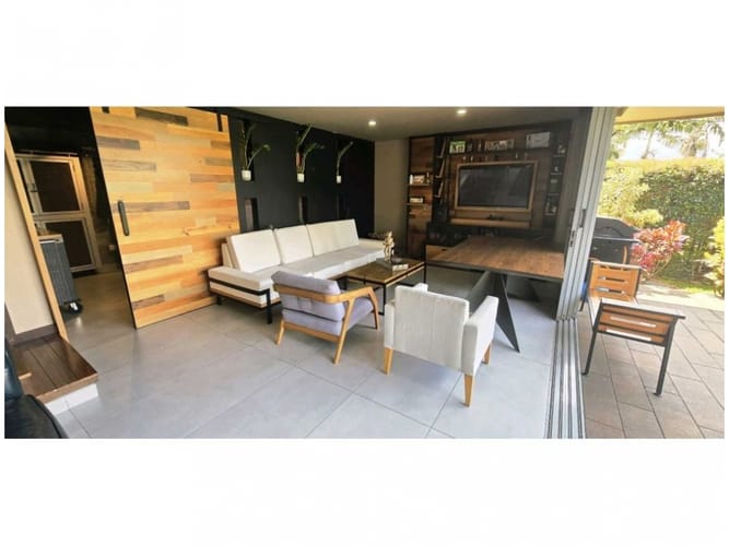 Casa de 3 alcobas en venta en Loma El Atravesado, Medellín, 240 m² · foto 12 de 24